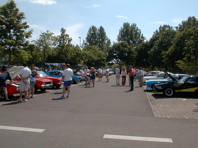 Zuschauer - Besitzer – Motorsportbegeisterte
Spectators - owners - motorsport enthusiasts
Spectateurs - Propriétaires - Passionnés de sport automobile Zuschauer - Besitzer – Motorsportbegeisterte
Spectators - owners - motorsport enthusiasts
Spectateurs - Propriétaires - Passionnés de sport automobile